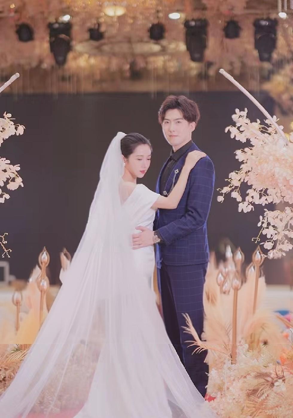 Vợ Bé Cưng Chiều Của Trần Gia Huy